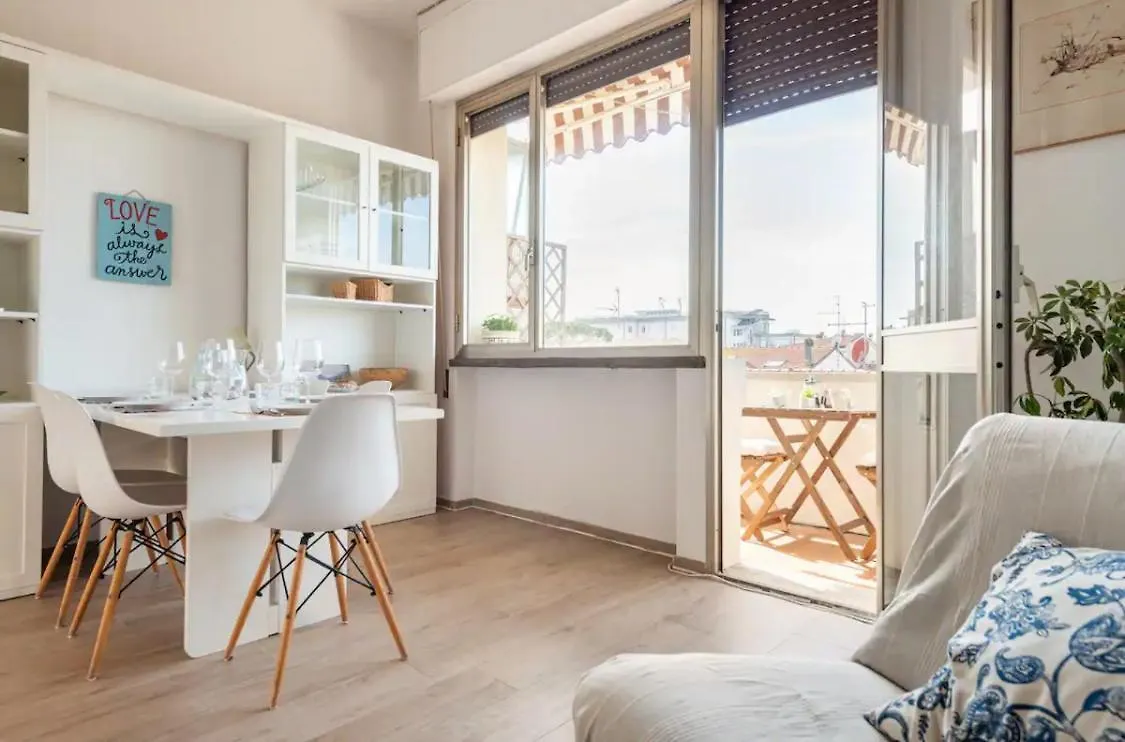 Seaside Apt Private Parking And Near The Beach Viareggio