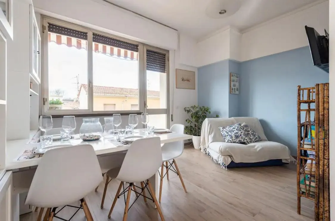 Seaside Apt Private Parking And Near The Beach Viareggio Apartment