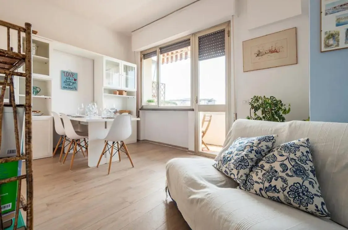 Daire Seaside Apt Private Parking And Near The Beach Viareggio
